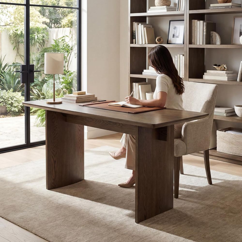 Home Office With Two Desks - Przestronne biurko z naturalnego orzecha włoskiego